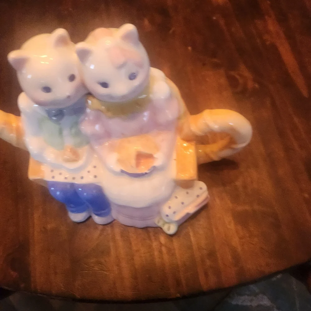Vintage Applause Inc Charming Cat Couple Ceramic Teapot